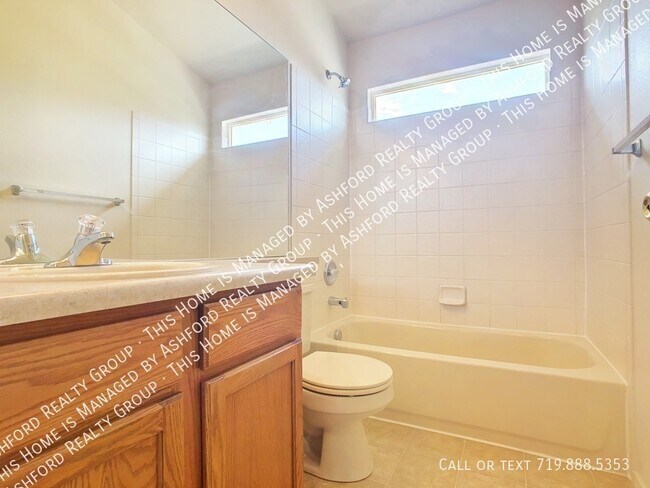 Building Photo - 3314 Castellon Dr
