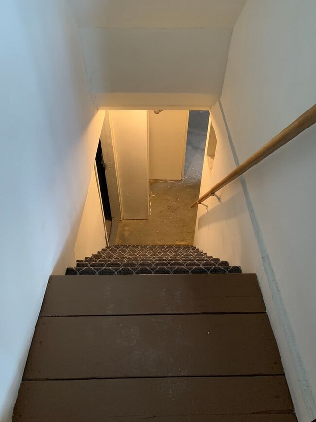 Building Photo - Charming Single Family Home