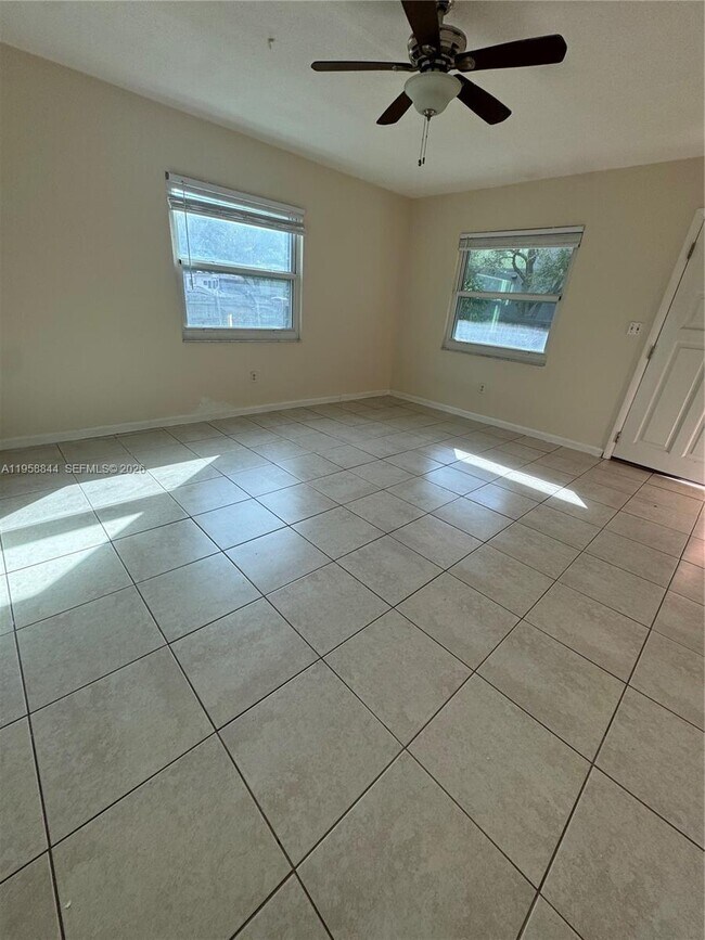 Building Photo - 2220 SW 46th Ct