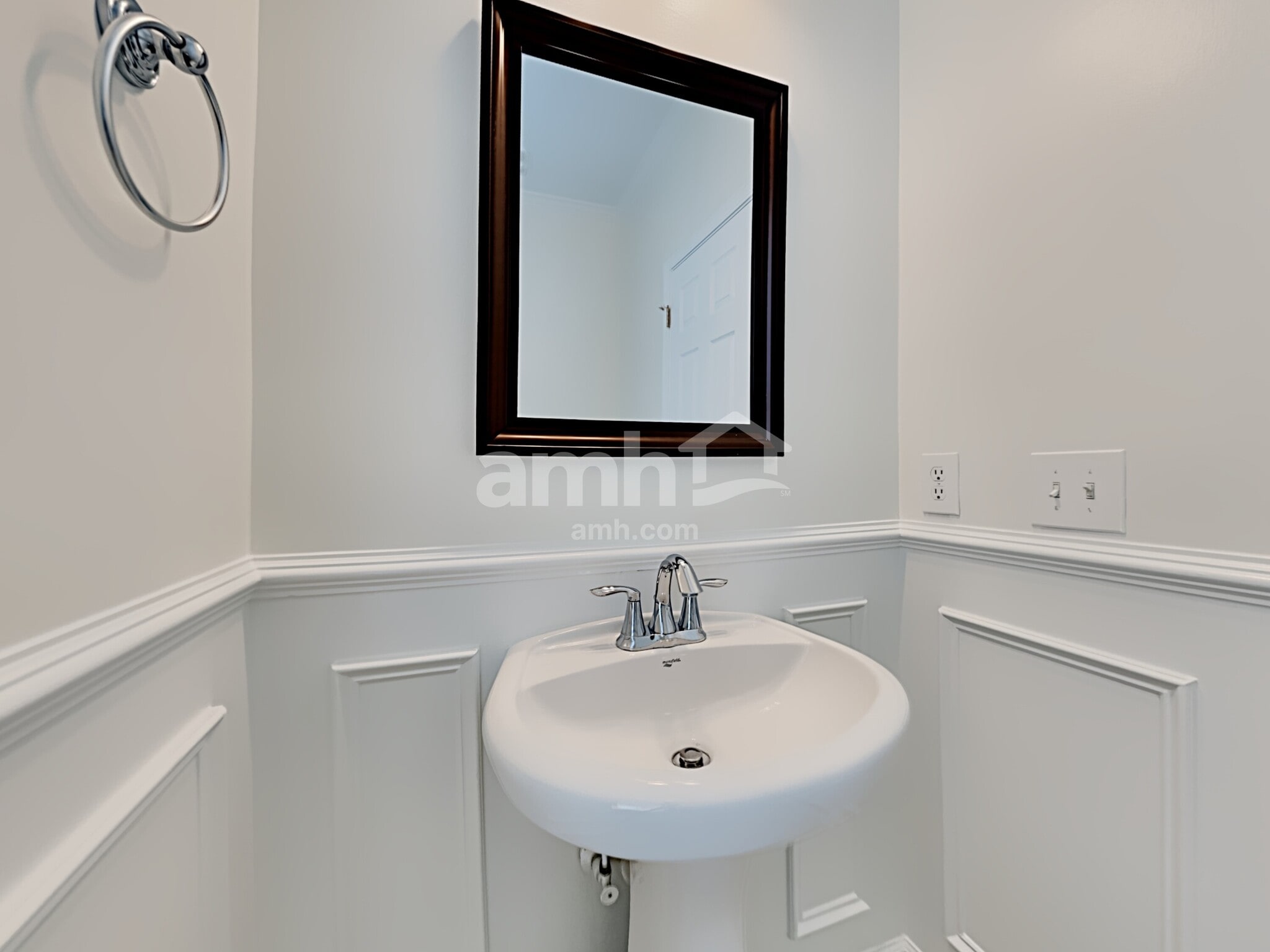 Building Photo - 305 Peters Creek Dr