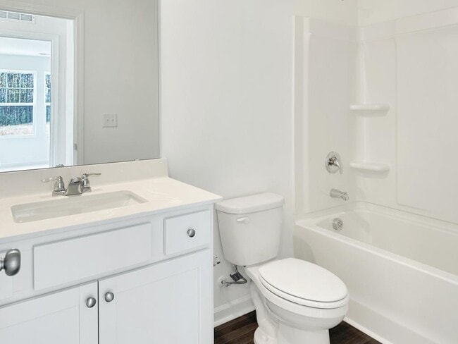 Building Photo - 911 Pilot St