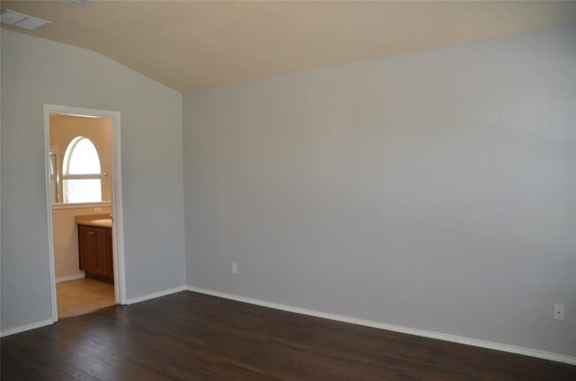 Building Photo - 218 Baldwin St