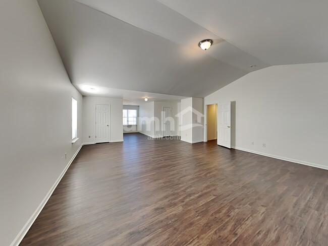 Building Photo - 5124 Kiev Dr