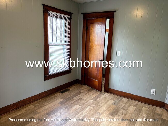 Building Photo - 403 W 13th St