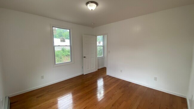 Building Photo - 48 Britton Ave