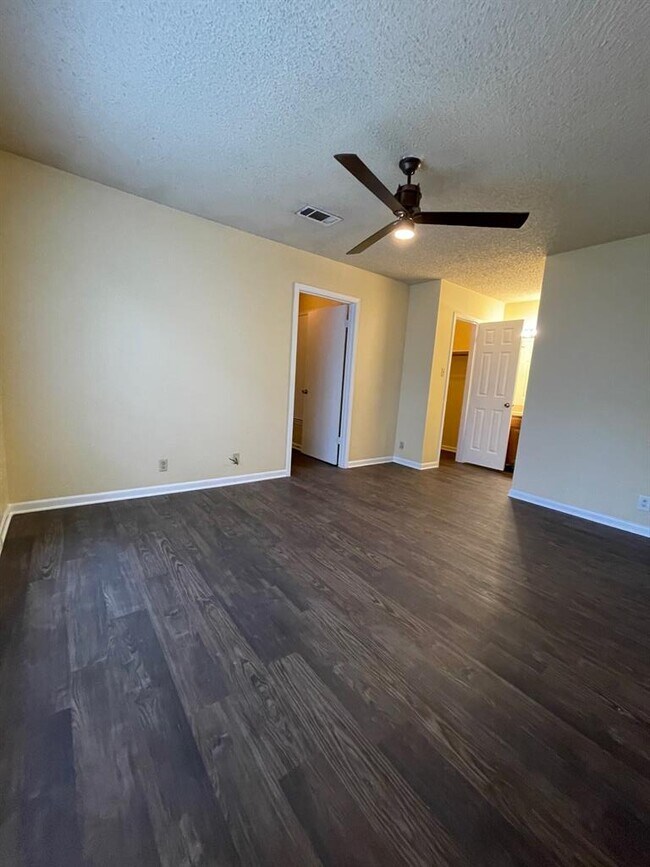 Building Photo - 316 W William Cannon Dr