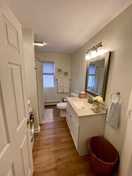 Building Photo - 118 Oslo St