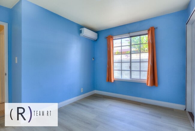 Building Photo - Contemporary Newly Renovated 3 Bedroom 2 Bathroom Residence