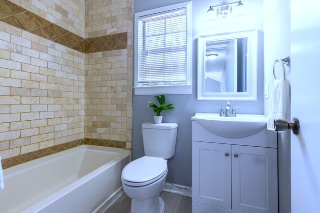 Building Photo - 203 Monroe Ave