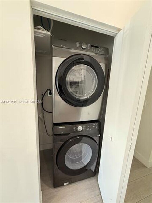 Building Photo - 1786 SW 9th St