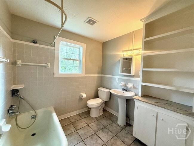 Building Photo - 504 N Maple St