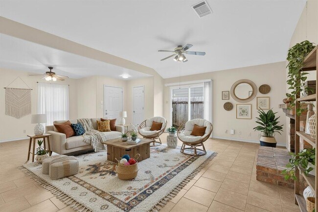 Building Photo - 2630 Gwendolyn Ln