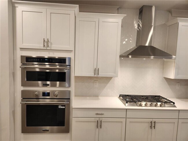 Building Photo - 301 Fraley Dr