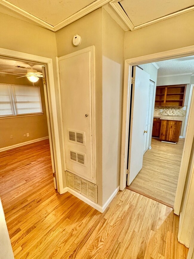 Building Photo - Adorable 3-Bedroom Home in Lakeview Heights