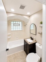 Building Photo - 3334 Prairie Ave