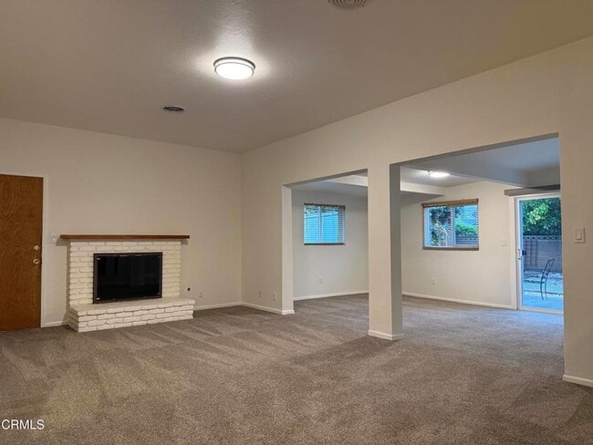 Building Photo - 5651 N Bryn Mawr St