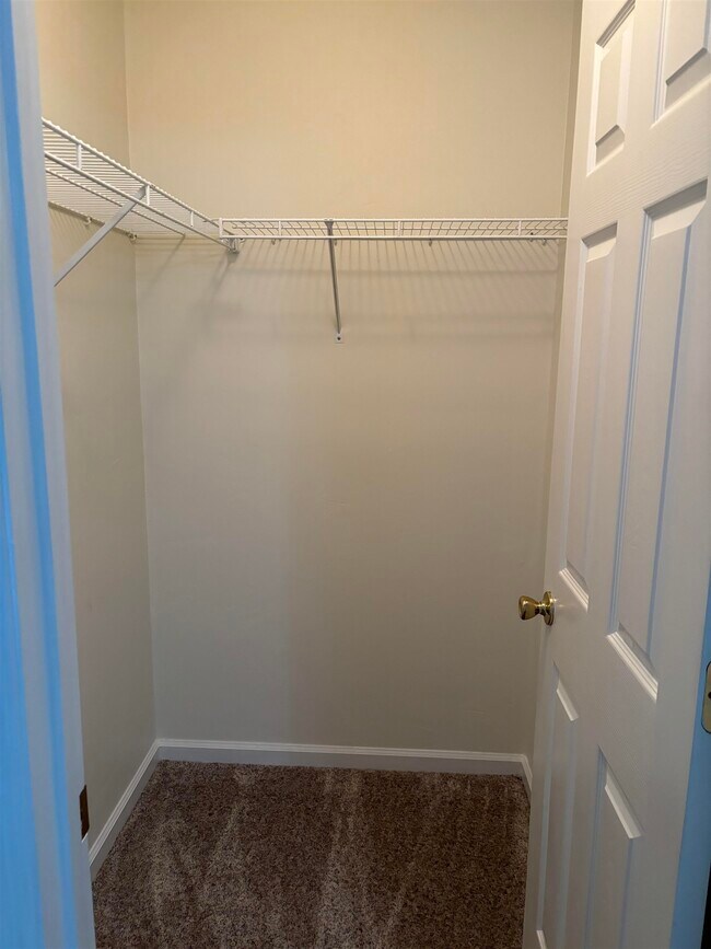 Building Photo - 3041 Camelliawood Cir E