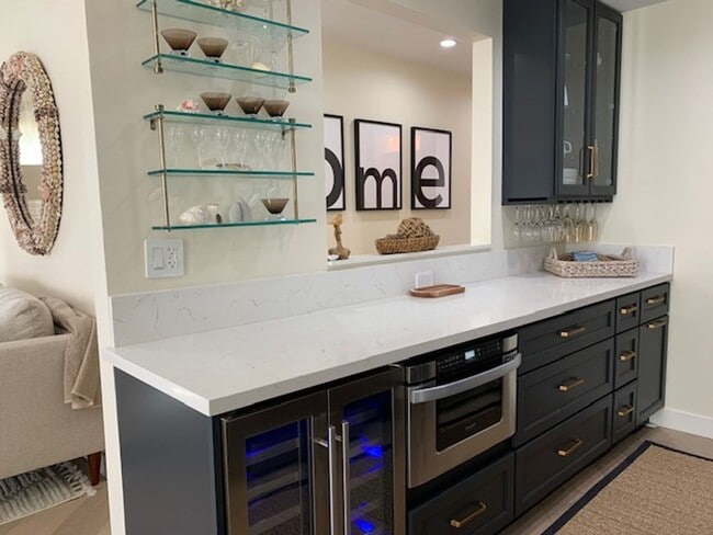 Building Photo - Coastal Living at Its Best | 3 Bed + 2 Bat...
