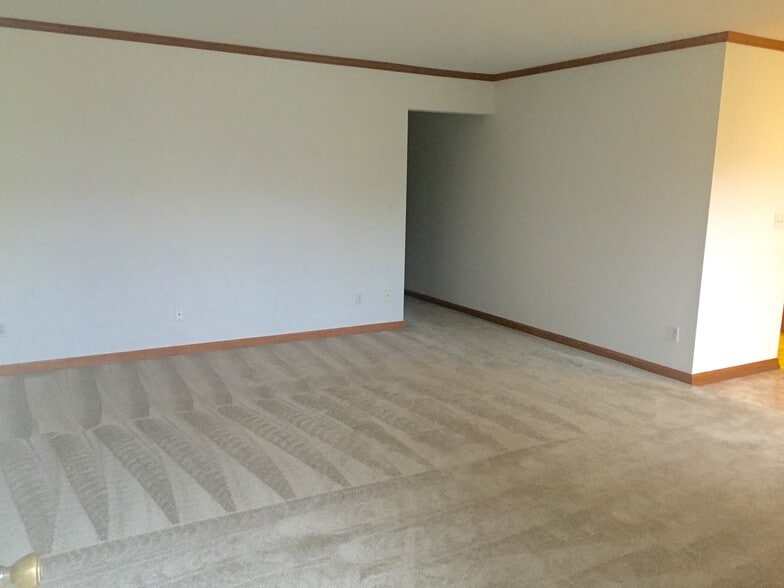 Building Photo - 1503 Blue Bonnet St