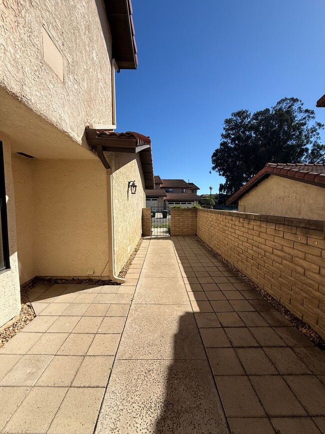 Building Photo - Beautiful Two Story Orcutt Town Home in th...
