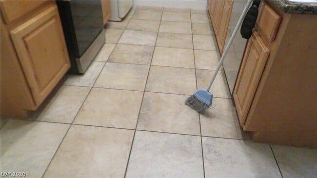 Building Photo - 8805 Jeffreys St