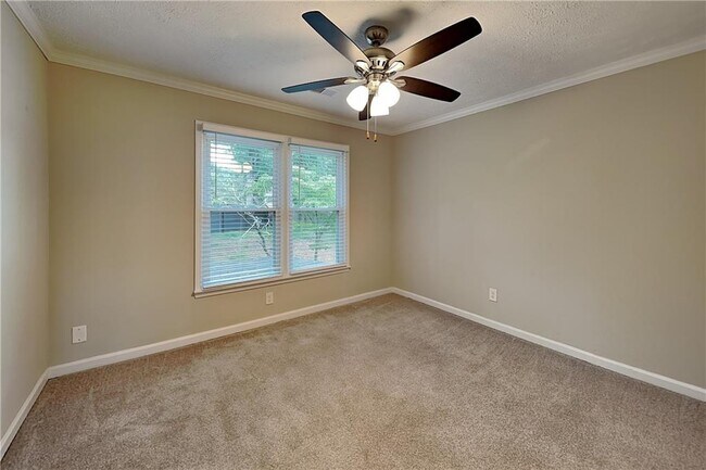 Building Photo - 2090 Moccasin Way