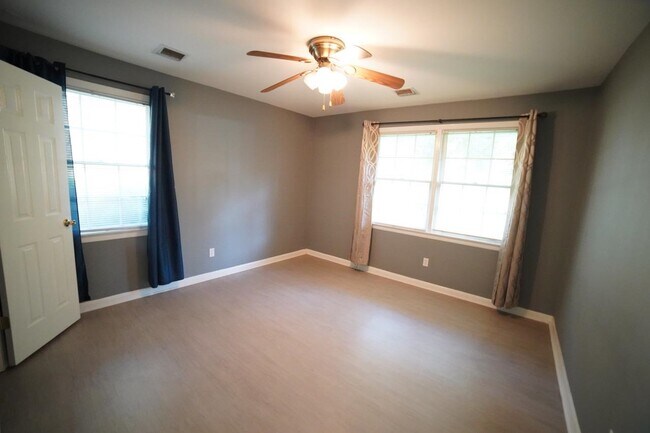 Building Photo - 1616 Salmon Dr