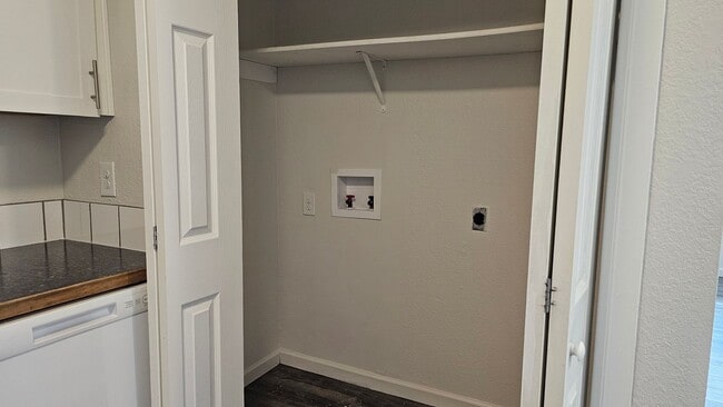 Building Photo - 1953-1953 S Owyhee St