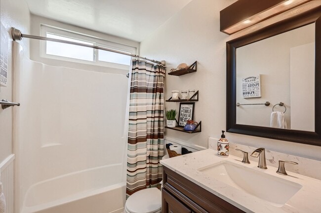 Building Photo - Charming 3-Bedroom, 2-Bath Home in a Cul-d...