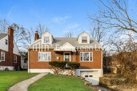 Building Photo - 3316 Robinet Dr