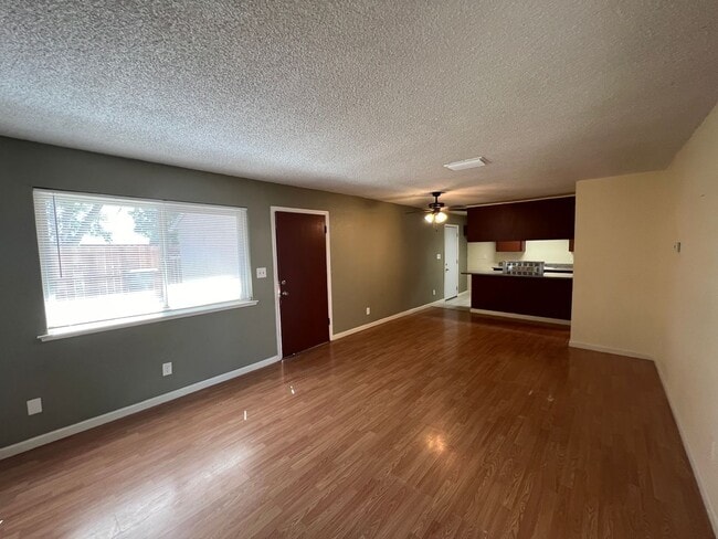 Building Photo - Single story 3 bedroom with two car garage!