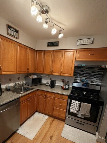 Building Photo - 331 Cricket Ln