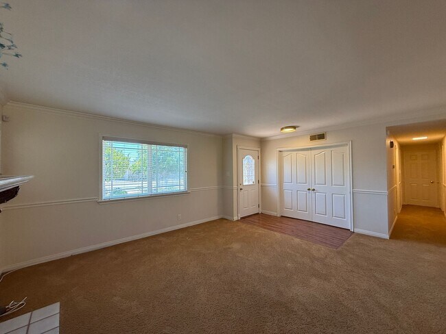 Building Photo - 735 Patterson Rd