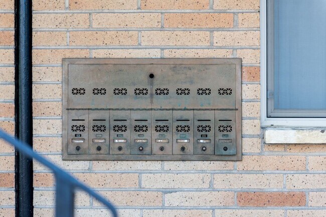 Building Photo - Green Lake Park