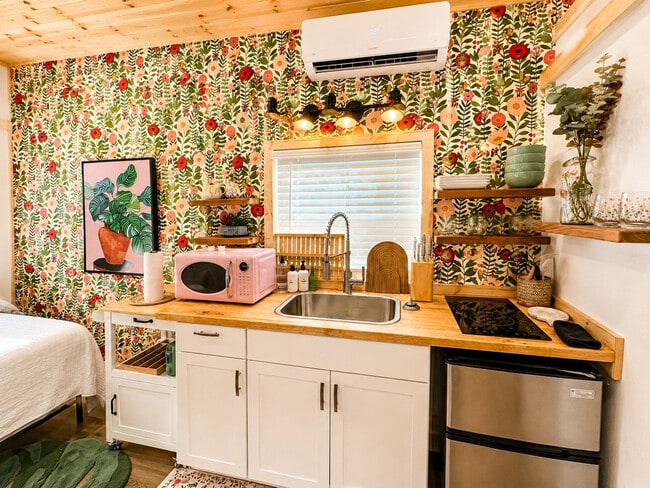 Building Photo - 206 Third Street Southeast-SI ID1536815P