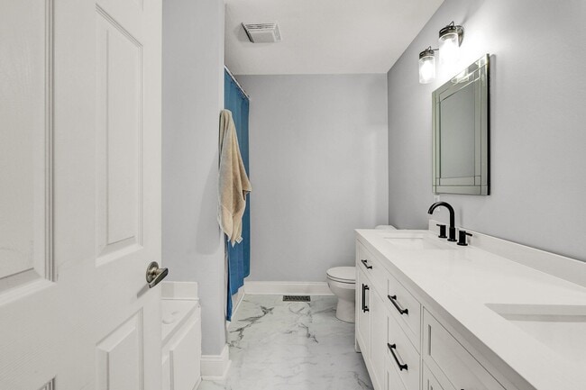 Building Photo - 3120 Pin Oaks Cir NE