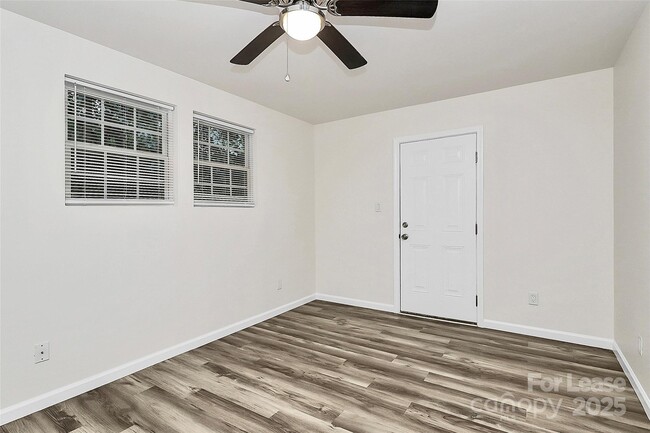 Building Photo - 2825 Morson St