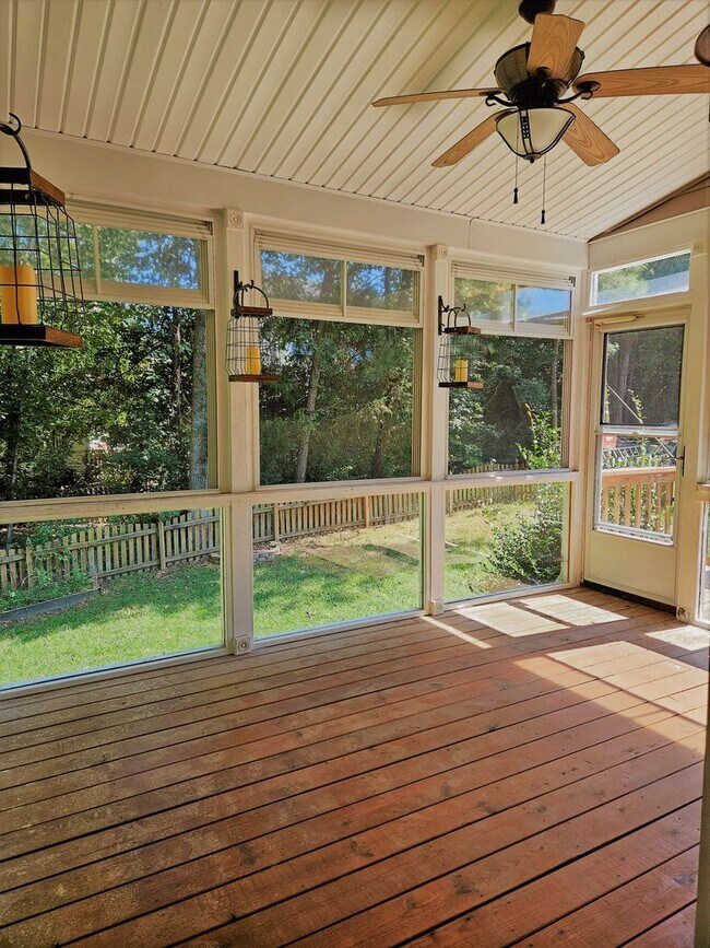 Building Photo - Large contemporary in Birkdale Subdivision...