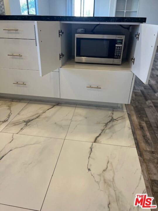 Building Photo - 1445 S Fairfax Ave