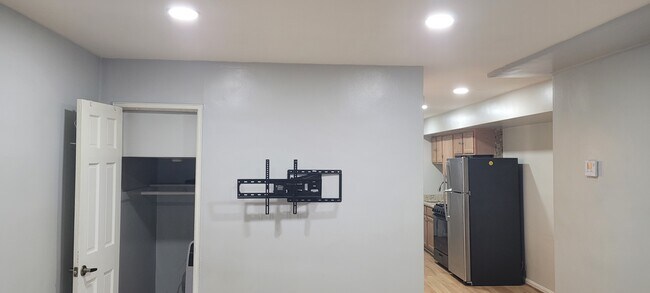 Building Photo - 1248 16th St NE