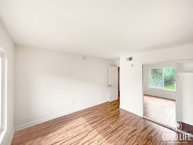 Building Photo - Beautiful 2BD/ 2BA W/ Reserved Parking in ...
