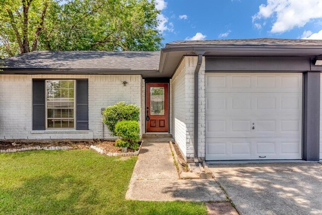 Building Photo - 9611 Camrose Ct