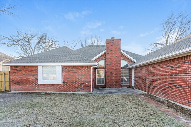 Building Photo - 708 Brees Dr