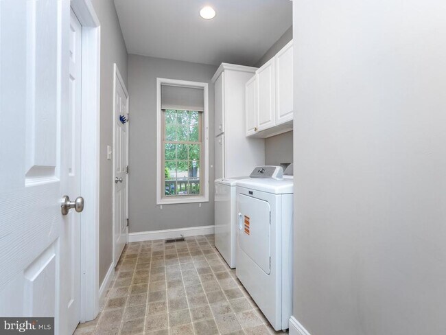 Building Photo - 1458 Highfield Ct