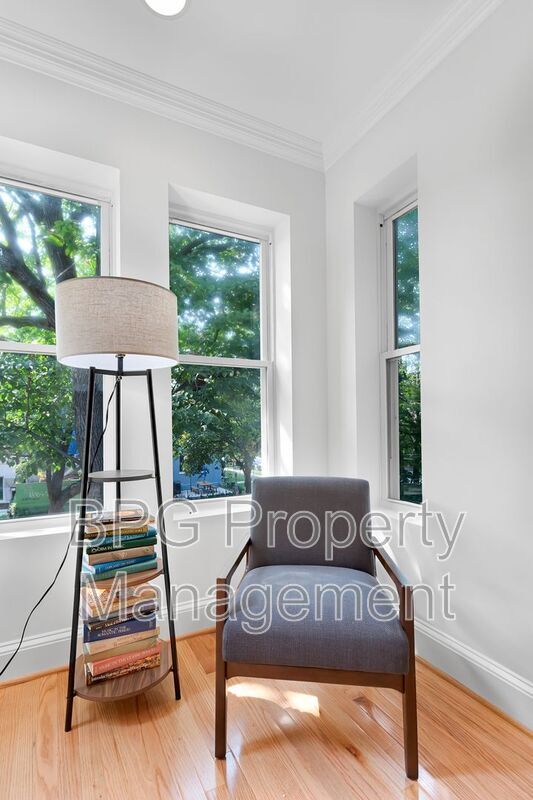 Building Photo - 1037 5th St NE