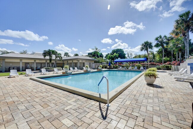 Building Photo - 8545 Casa Del Lago