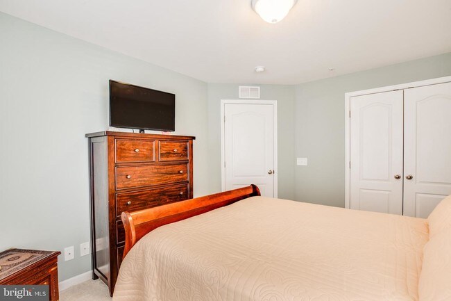 Building Photo - 3005 Chesapeake Dr