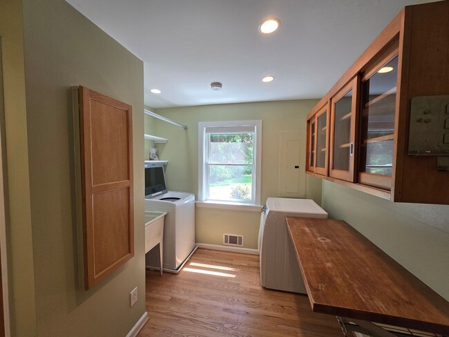 Building Photo - Design and Uniquity Radiate in this Centra...