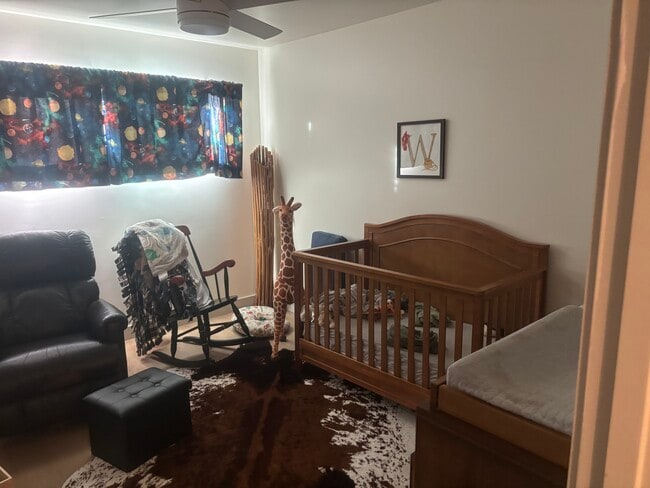 Building Photo - 545 Thumbelina Dr