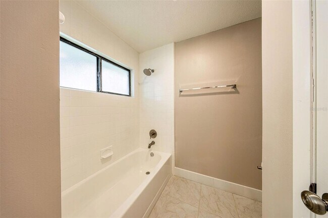 Building Photo - 308 Alba Ln